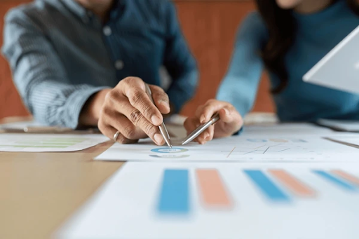 A student practicing problem-solving steps and communication skills for a consulting interview while preparing for MBA jobs